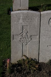 Lijssenthoek Military Cemetery - Walker, M