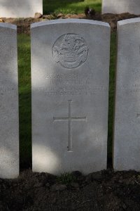 Lijssenthoek Military Cemetery - Watling, L