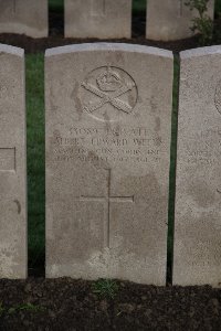Lijssenthoek Military Cemetery - Weeks, Albert Edward