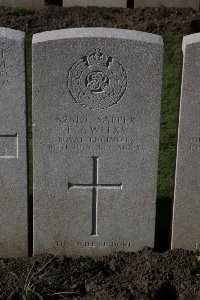Lijssenthoek Military Cemetery - Weeks, E J