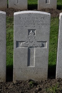 Lijssenthoek Military Cemetery - Wheadon, Samuel Thomas
