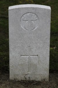 Lijssenthoek Military Cemetery - White, L F