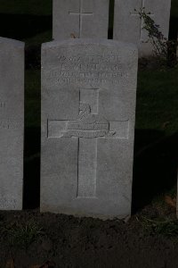 Lijssenthoek Military Cemetery - Whitelam, E