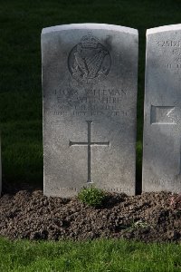 Lijssenthoek Military Cemetery - Wiltshire, E G