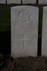 Lijssenthoek Military Cemetery - Winters, John