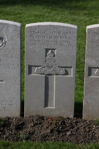 Lijssenthoek Military Cemetery - Wolstencroft, B