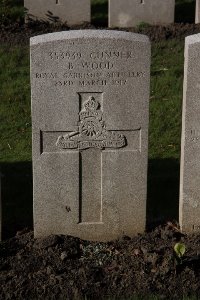Lijssenthoek Military Cemetery - Wood, B