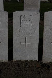 Lijssenthoek Military Cemetery - Wood, Fredrick
