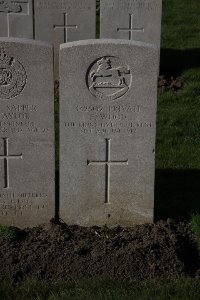 Lijssenthoek Military Cemetery - Wood, F