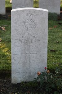 Lijssenthoek Military Cemetery - Wood, H R