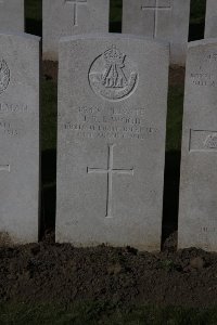Lijssenthoek Military Cemetery - Wood, J R B
