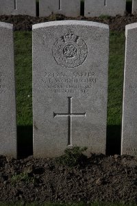Lijssenthoek Military Cemetery - Woodhouse, S T