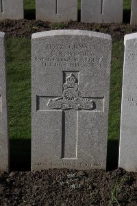 Lijssenthoek Military Cemetery - Woods, Claude Reginald