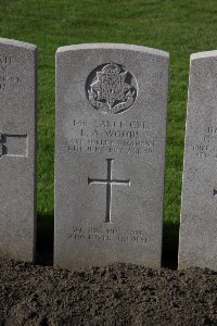 Lijssenthoek Military Cemetery - Woods, Ernest Arthur