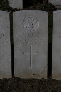 Lijssenthoek Military Cemetery - Woods, T