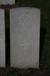 Lijssenthoek Military Cemetery - Woolford, Thomas