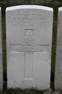 Lijssenthoek Military Cemetery - Woollard, Alan George