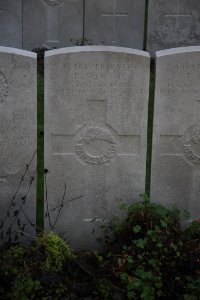 Lijssenthoek Military Cemetery - Worth, Edwin