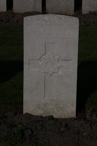 Lijssenthoek Military Cemetery - Wyatt, W J