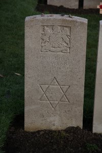 Lijssenthoek Military Cemetery - Wynne, J B