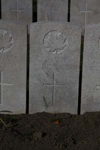 Lijssenthoek Military Cemetery - Yeadon, S B