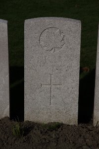 Lijssenthoek Military Cemetery - Young, Ernest Marshall