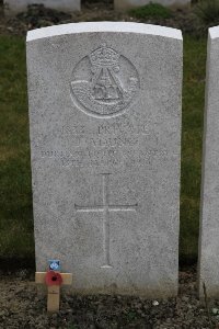 Lijssenthoek Military Cemetery - Young, J