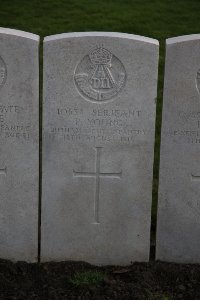 Lijssenthoek Military Cemetery - Young, P