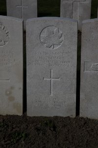 Lijssenthoek Military Cemetery - Youson, H