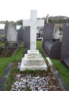 LLANGEFNI CEMETERY - JONES, L S