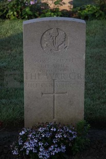 RUE-DES-BERCEAUX MILITARY CEMETERY, RICHEBOURG-L'AVOUE - ASHER, J H