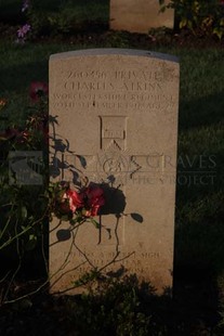 RUE-DES-BERCEAUX MILITARY CEMETERY, RICHEBOURG-L'AVOUE - ATKINS, CHARLES