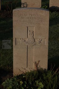 RUE-DES-BERCEAUX MILITARY CEMETERY, RICHEBOURG-L'AVOUE - BELFIELD, W