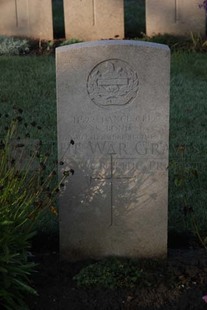RUE-DES-BERCEAUX MILITARY CEMETERY, RICHEBOURG-L'AVOUE - BOND, S