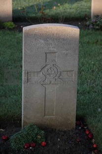 RUE-DES-BERCEAUX MILITARY CEMETERY, RICHEBOURG-L'AVOUE - BRADFORD, J J