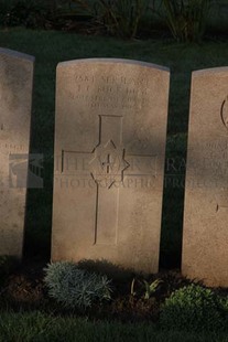 RUE-DES-BERCEAUX MILITARY CEMETERY, RICHEBOURG-L'AVOUE - BUCK, T C