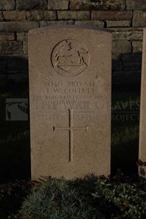 RUE-DES-BERCEAUX MILITARY CEMETERY, RICHEBOURG-L'AVOUE - COLLETT, THOMAS WILLIAM