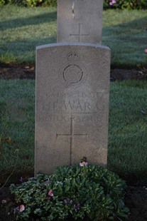 RUE-DES-BERCEAUX MILITARY CEMETERY, RICHEBOURG-L'AVOUE - CORKE, E J
