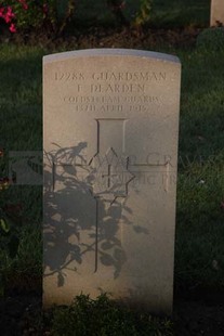 RUE-DES-BERCEAUX MILITARY CEMETERY, RICHEBOURG-L'AVOUE - DEARDEN, F