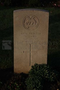 RUE-DES-BERCEAUX MILITARY CEMETERY, RICHEBOURG-L'AVOUE - DENT, H