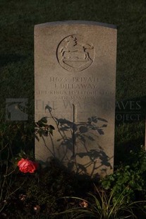 RUE-DES-BERCEAUX MILITARY CEMETERY, RICHEBOURG-L'AVOUE - DILLAWAY, J