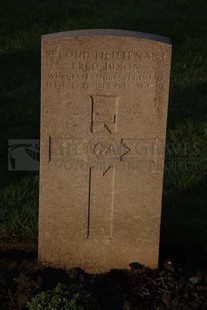 RUE-DES-BERCEAUX MILITARY CEMETERY, RICHEBOURG-L'AVOUE - DIXON, FRED