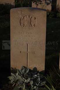 RUE-DES-BERCEAUX MILITARY CEMETERY, RICHEBOURG-L'AVOUE - DORAN, A