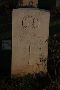 RUE-DES-BERCEAUX MILITARY CEMETERY, RICHEBOURG-L'AVOUE - EDWARDS, WILLIAM HARDINGE COLVIN