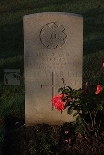 RUE-DES-BERCEAUX MILITARY CEMETERY, RICHEBOURG-L'AVOUE - FORBES, R