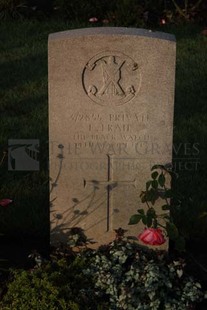 RUE-DES-BERCEAUX MILITARY CEMETERY, RICHEBOURG-L'AVOUE - FRAIL, E