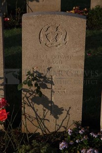 RUE-DES-BERCEAUX MILITARY CEMETERY, RICHEBOURG-L'AVOUE - GAGIE, JAMES