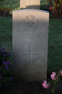 RUE-DES-BERCEAUX MILITARY CEMETERY, RICHEBOURG-L'AVOUE - GAMLEN, A W