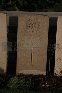RUE-DES-BERCEAUX MILITARY CEMETERY, RICHEBOURG-L'AVOUE - GRAINGER, T