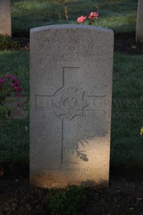 RUE-DES-BERCEAUX MILITARY CEMETERY, RICHEBOURG-L'AVOUE - GREENWAY, W C J